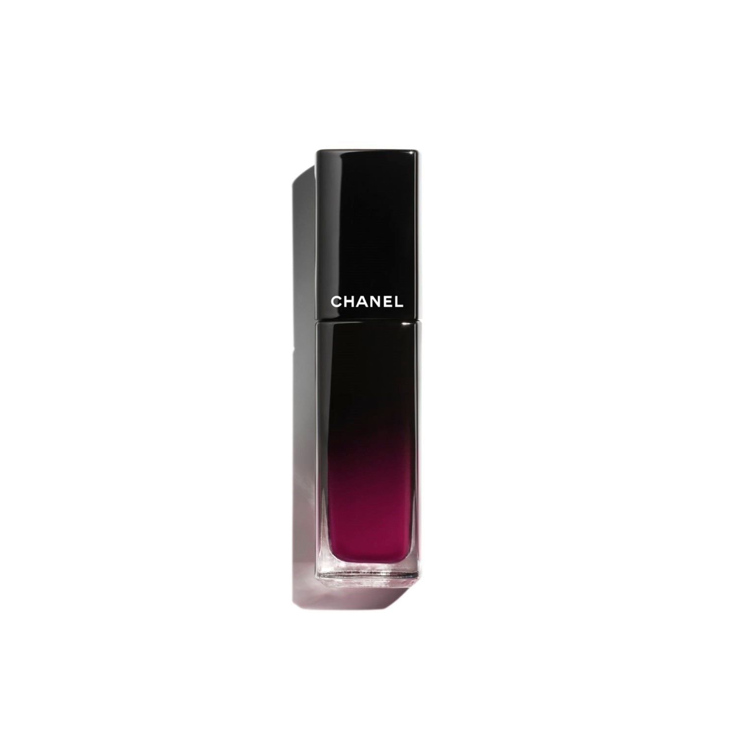 LA BARRA DE LABIOS LÍQUIDA BRILLANTE DE LARGA DURACIÓN